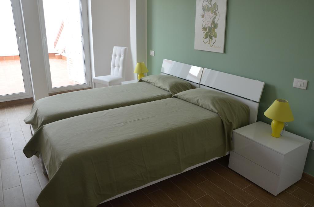 Hotel Residence Thalassa Reggio Calabria Zimmer foto